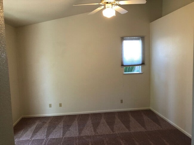Building Photo - Woodcreek Oaks home - three bedroom