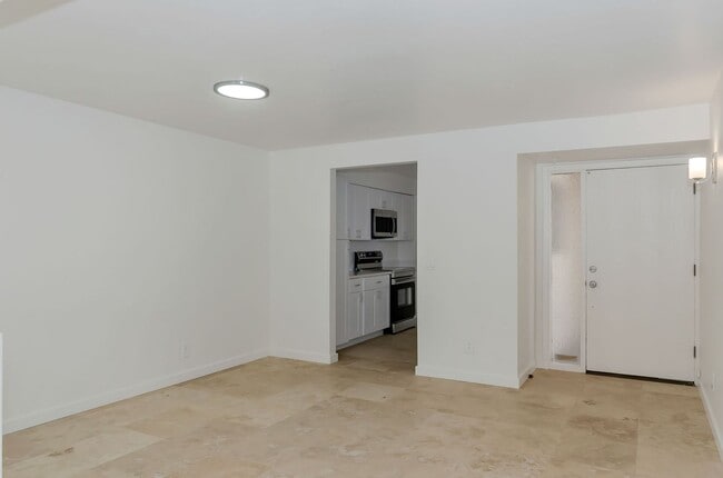 Building Photo - 2720 N Beverly Ave