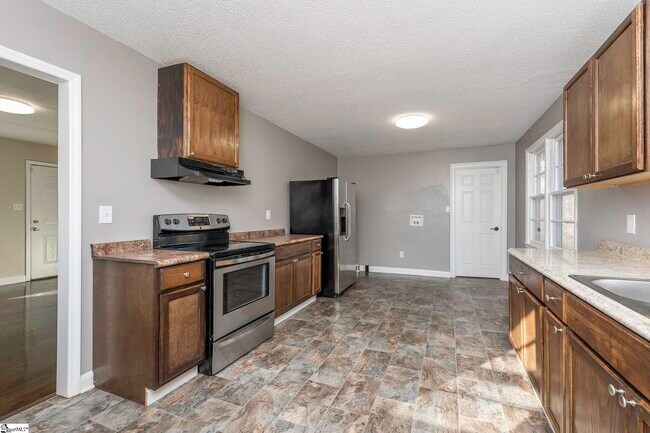 Building Photo - 142 Westover Dr