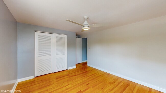 Building Photo - 4030 W North Shore Ave