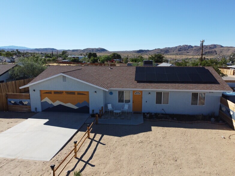 Primary Photo - 61894 Valley View Cir