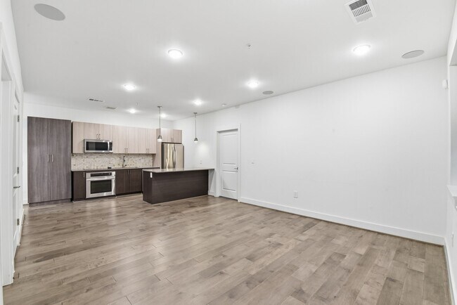 Building Photo - 4819 Caroline St