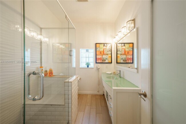 Building Photo - 701 Hollywood Blvd