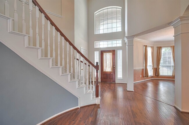 Building Photo - 1007 Riverchase Dr