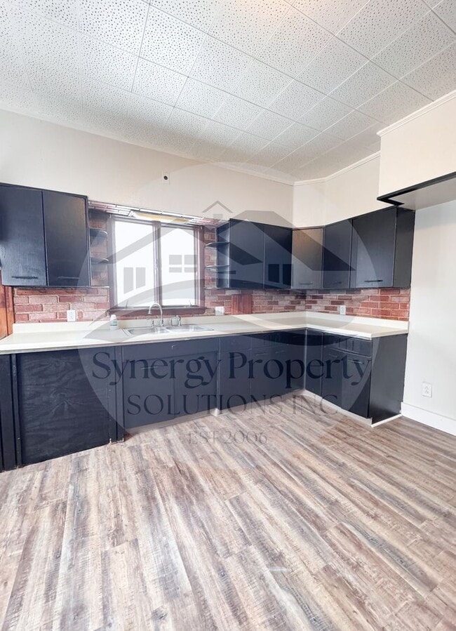 Building Photo - Crestline Home DEPOSIT SPECIAL $295.00