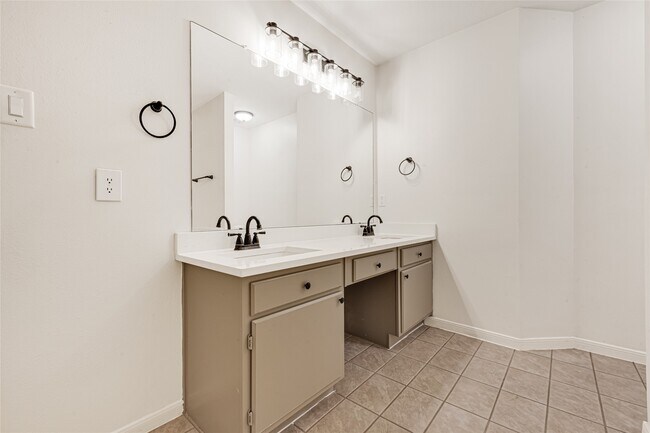 Building Photo - 4826 Gypsy Forest Dr
