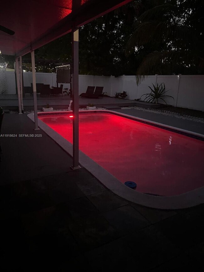 Building Photo - 4420 NW 30th Ct