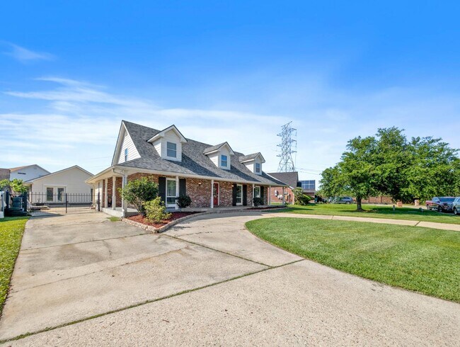 Building Photo - 3404 Lake Lynn Dr