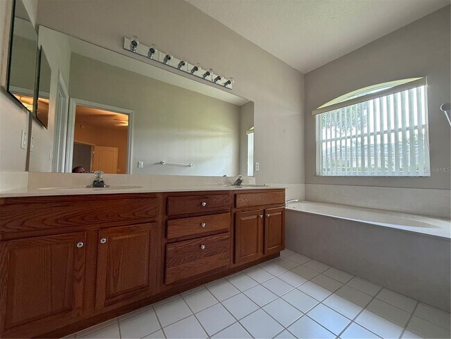 Building Photo - 4350 Hammersmith Dr