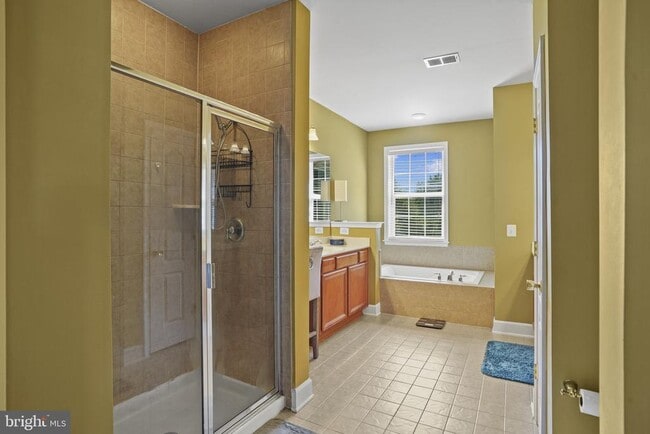 Building Photo - 13868 Greendale Dr