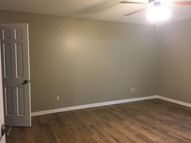 Building Photo - 2159 New Meadow Dr