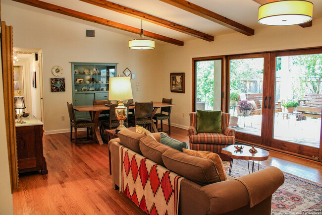 Building Photo - 539 Woodcrest Dr