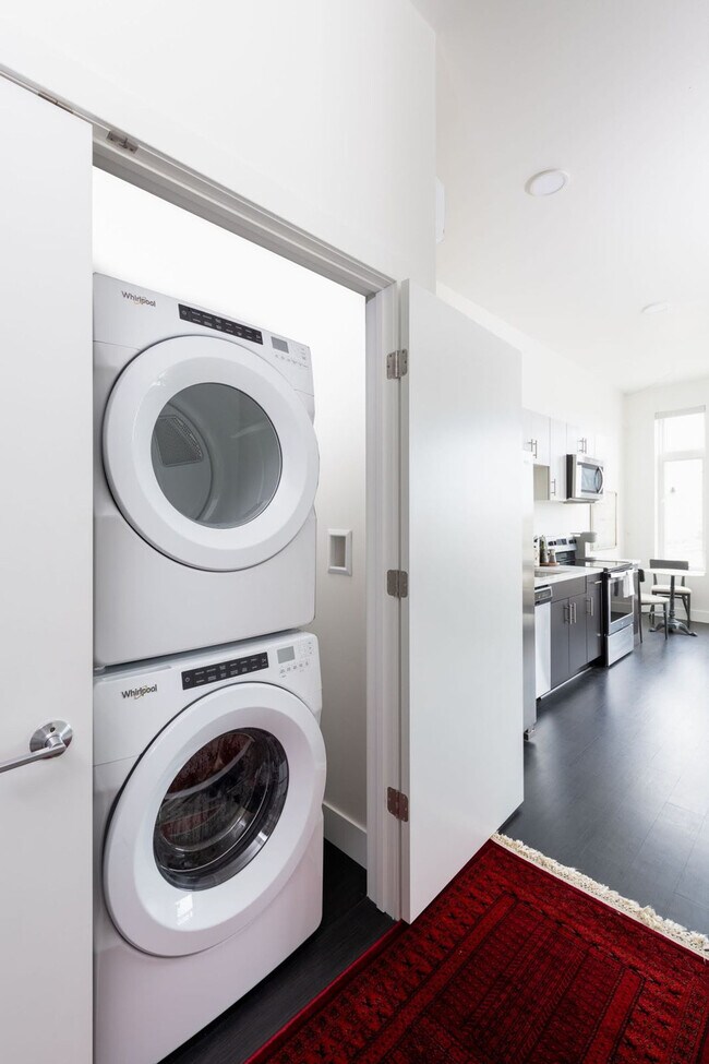 Building Photo - 550 W Juneau Ave