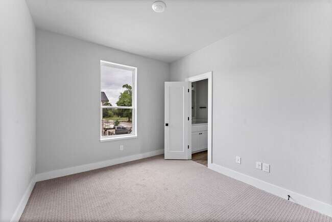 Building Photo - 2183 Mansfield St