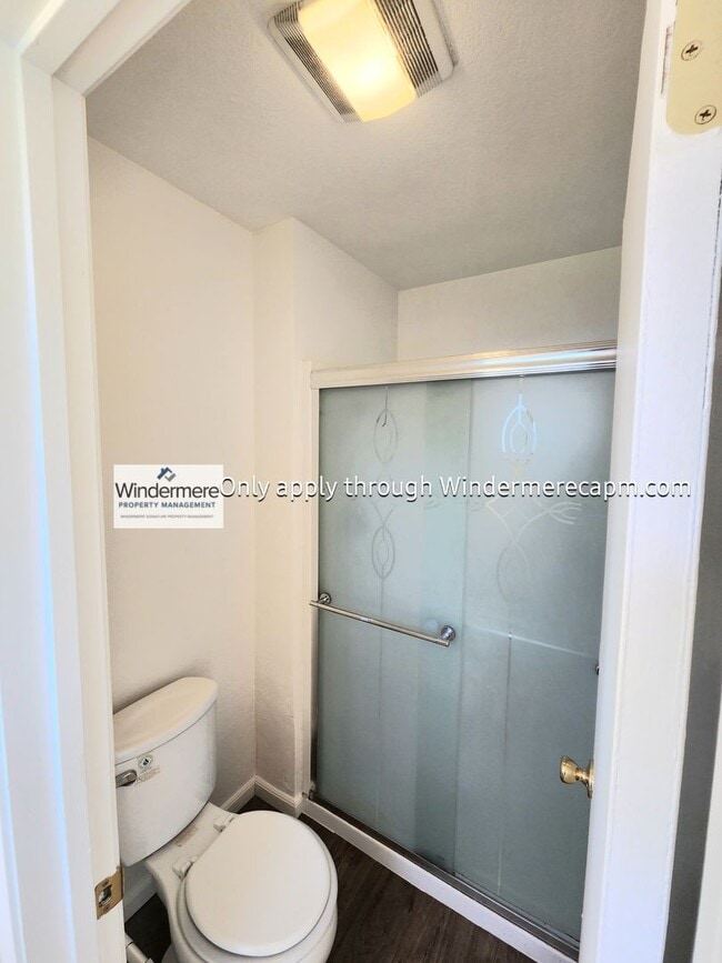 Building Photo - Charming 3 bedroom 2 bath Home- Available Now!