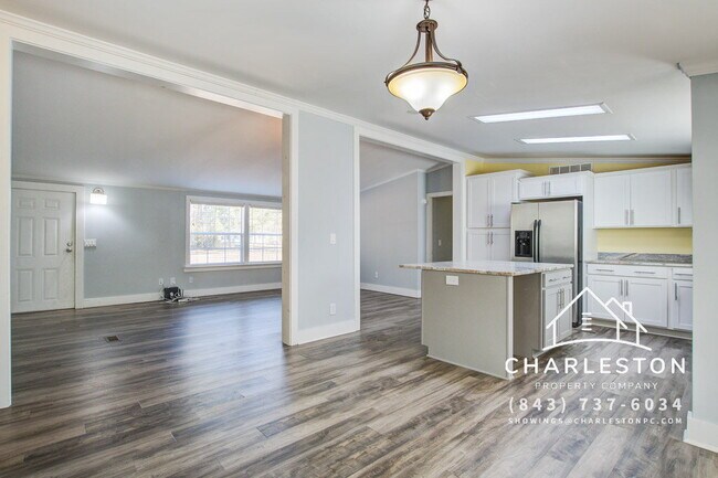 Building Photo - 1807 United Dr