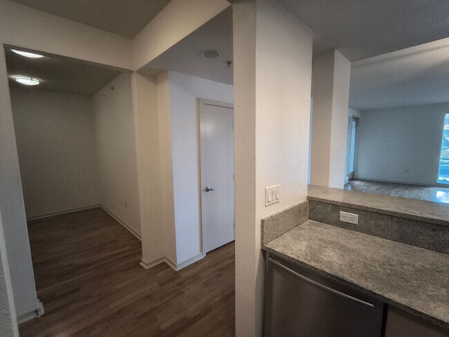 Building Photo - $500 MOVE IN SPECIAL!!! LUXURY 2 BEDROOM CONDO IN DOWNTOWN WALNUT CREEK, CA!