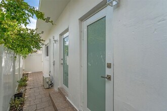 Building Photo - 201 SW 51st Ct