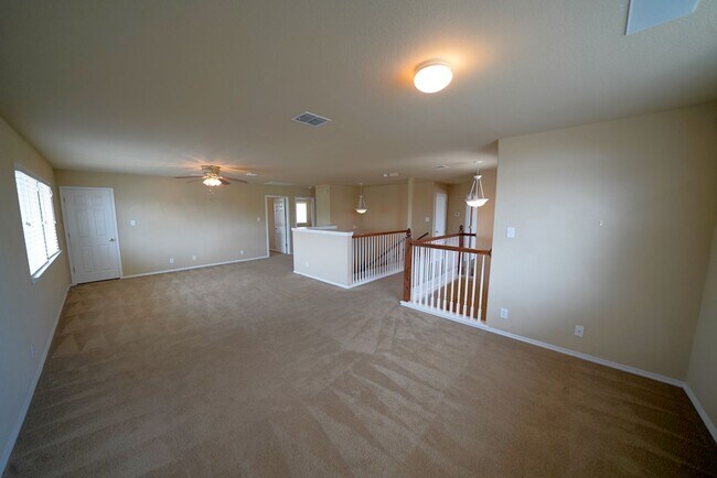 Building Photo - Spacious Home in Cibolo with 3 Car Garage! Realor Commission: $750