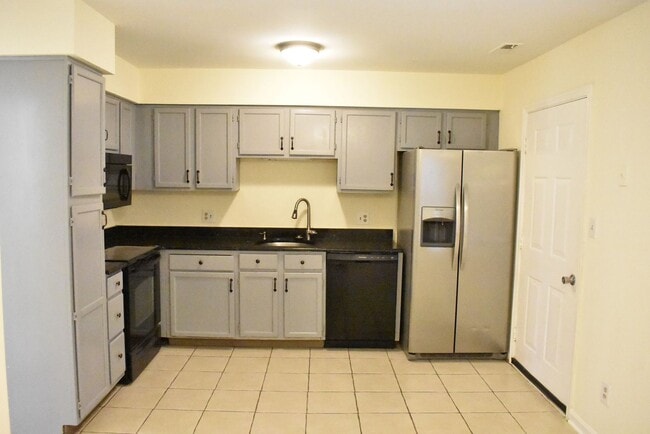 Building Photo - A Great Fairview Commons Townhome!
