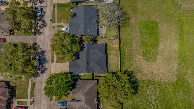 Building Photo - 6219 Canada Dr