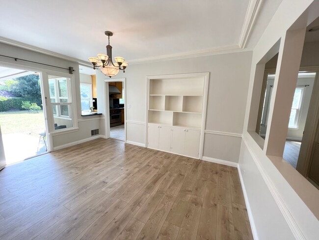 Building Photo - *** Gorgeous 4 bed 3 bath Single Family Ho...