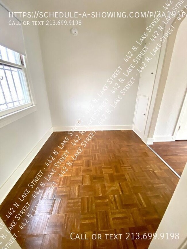 Building Photo - 442 N Lake St