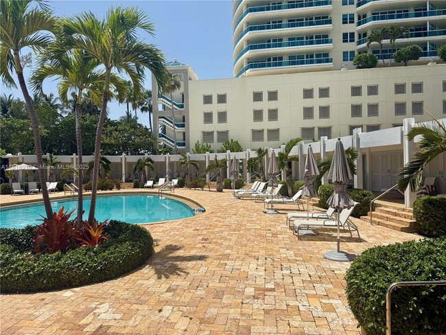 Building Photo - 5055 Collins Ave