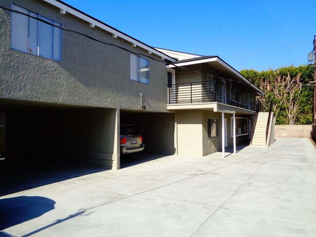 Building Photo - 2 Bed 1 Bath Remodeled Apartment in Long B...