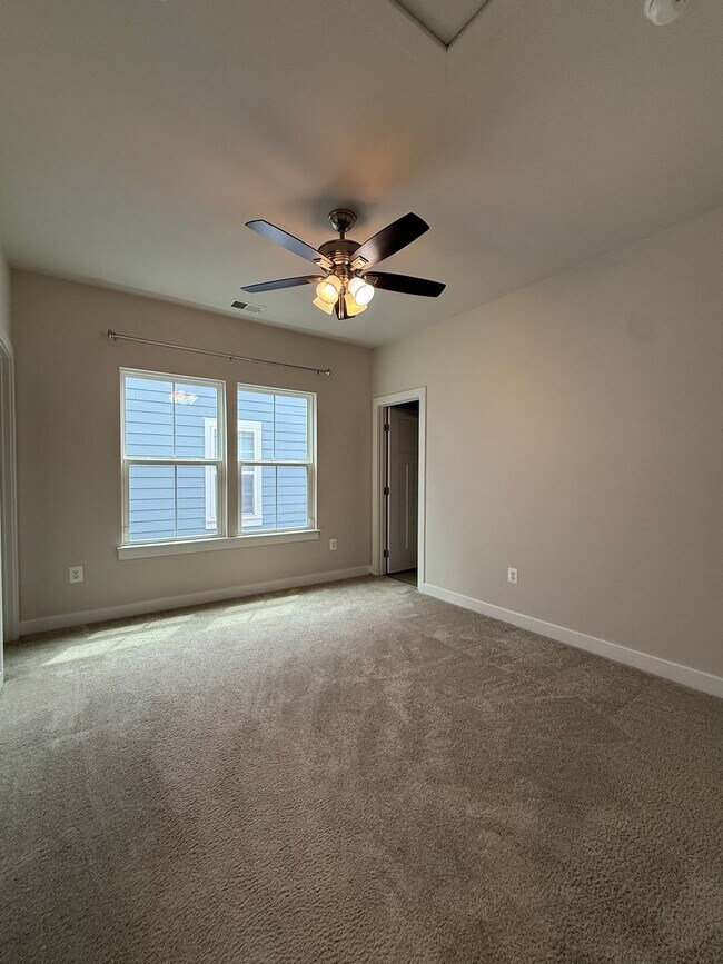 Building Photo - Stunning Greenleigh Home with 4 Bedrooms, 4.5 Baths & Designer Kitchen