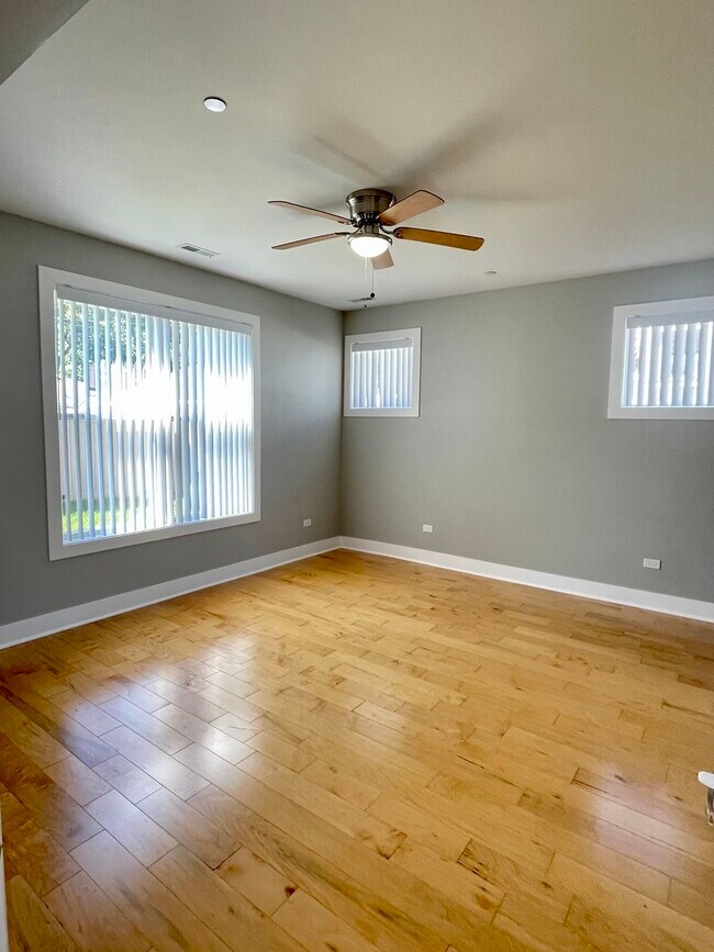 Building Photo - 1986 Pine St