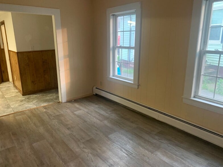 Building Photo - 22 Spring