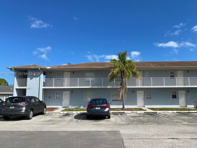 Building Photo - 617 Ixoria Ave