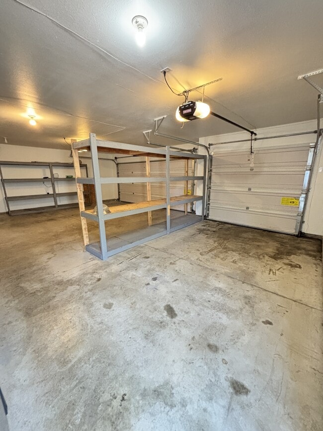 Building Photo - 2260 N Baywing Hawk Pl