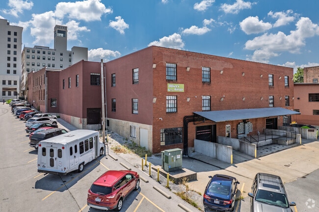 Building Photo - Oliver`s Garage Loft Apartments