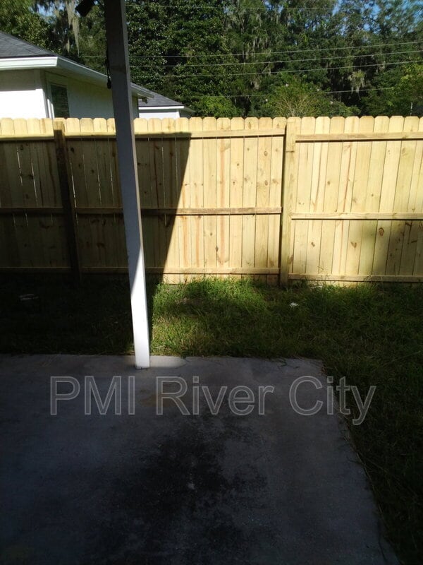 Building Photo - 818 Filmore Ln