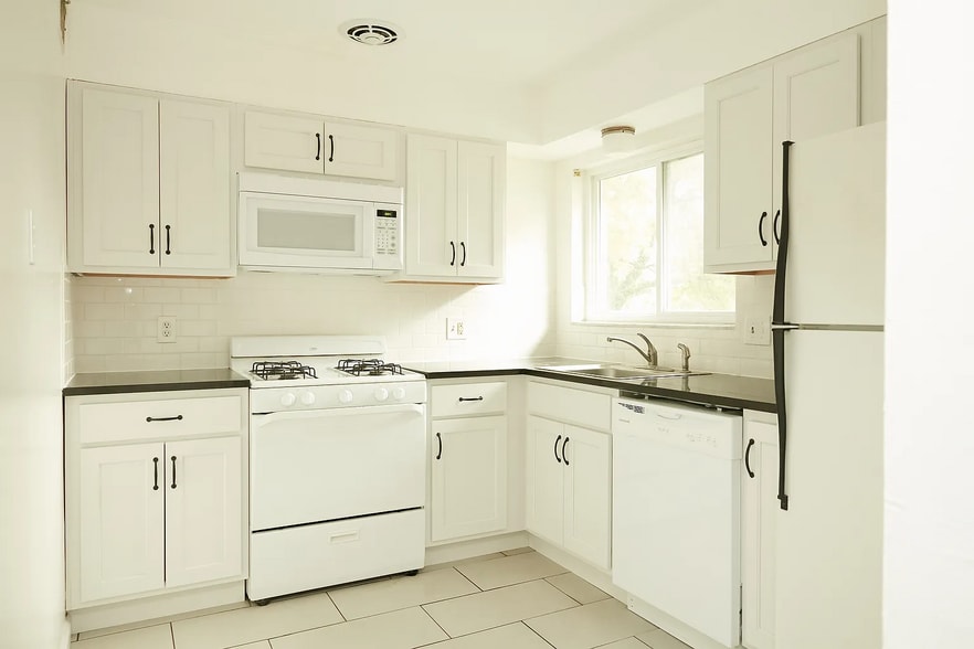 Kitchen - 5 S Big Bend Blvd