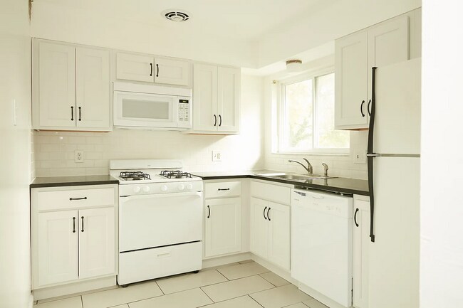 Kitchen - 5 S Big Bend Blvd
