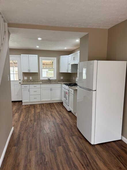 Building Photo - 3836 Edgepark Dr