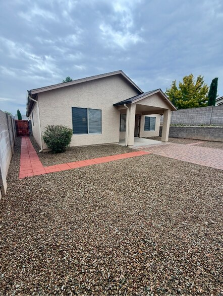 Building Photo - 7451 E Mountain Dr