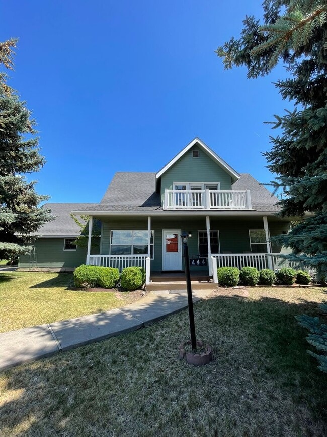 Building Photo - Beautiful 3 bed 2 bath - pets allowed! ***...