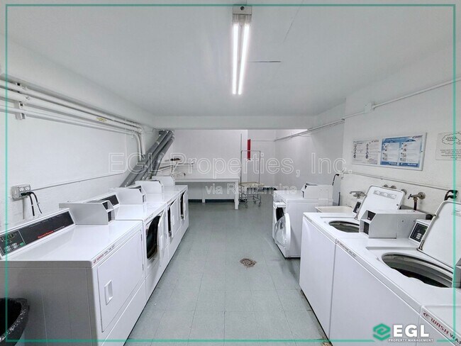 Building Photo - 6275 Canterbury Dr