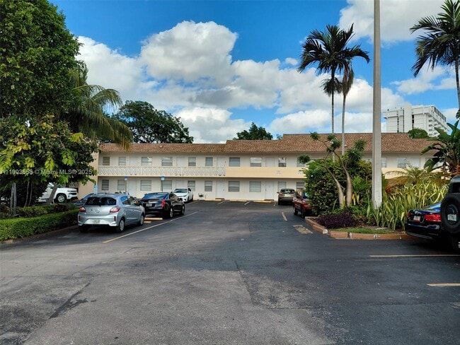 Building Photo - 1860 Venice Park Dr