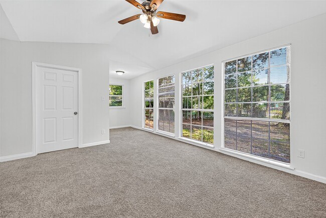 Building Photo - 16643 Lake Cir