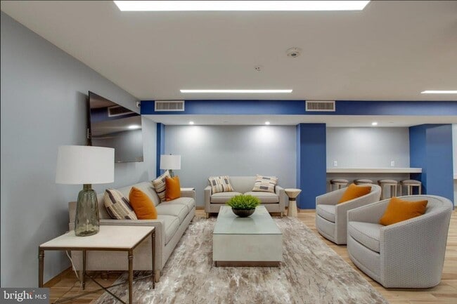 Building Photo - 1808 Old Meadow Rd