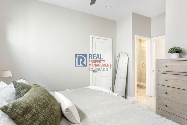 Building Photo - 1262 Yates St