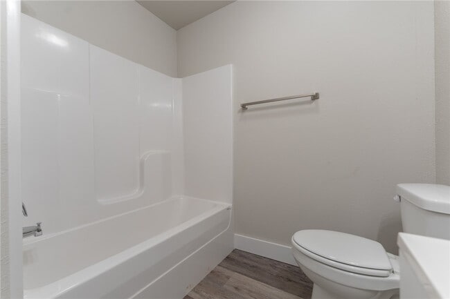 Building Photo - 1366 N Porter Rd