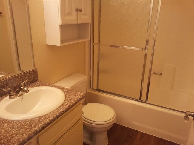 Building Photo - 987 E Del Mar Blvd