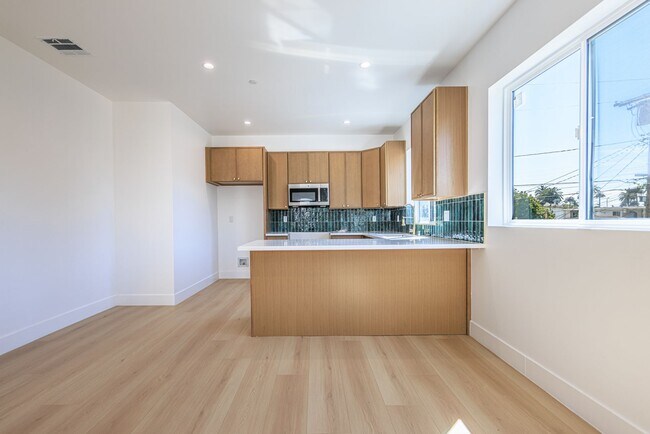 Building Photo - Luxury Never Before Lived in Townhomes!