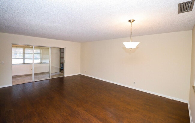 Building Photo - 845 Salem Ln
